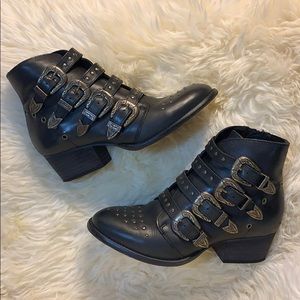 Renvy Women’s Geniestud Studded Mid Heel Bootie